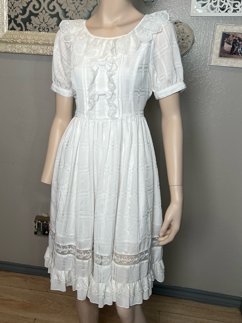 Lolitimes White Lace-Trim Midi Lolita Dress with Ruffle Collar - Picture 4 of 14